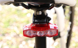 Rear light - Cat Eye ViZ450 - Image 4
