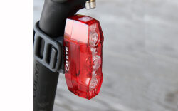 Rear light - Cat Eye ViZ300 - Image 2