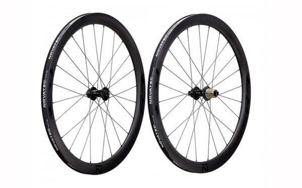 Riteņu komplekts 700C - Novatec R4 Disc Carbon Road 45 mm / D791/792 Shimano 11s