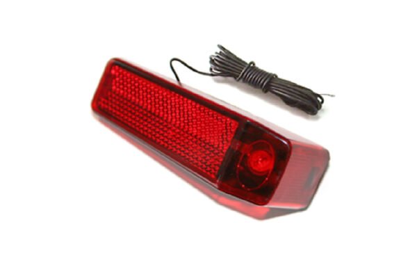 Aizmugurējais lukturis priekš dinamo -